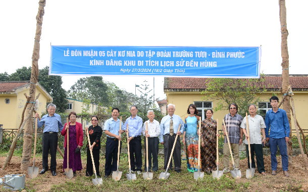 Hậu[-]duệ[-]Cây[-]Di[-]sản[-]nghìn[-]tuổi[-]miền[-]Đông[-]Nam[-]Bộ[-]được[-]trồng[-]trên[-]đất[-]tổ[-]Hùng[-]Vương